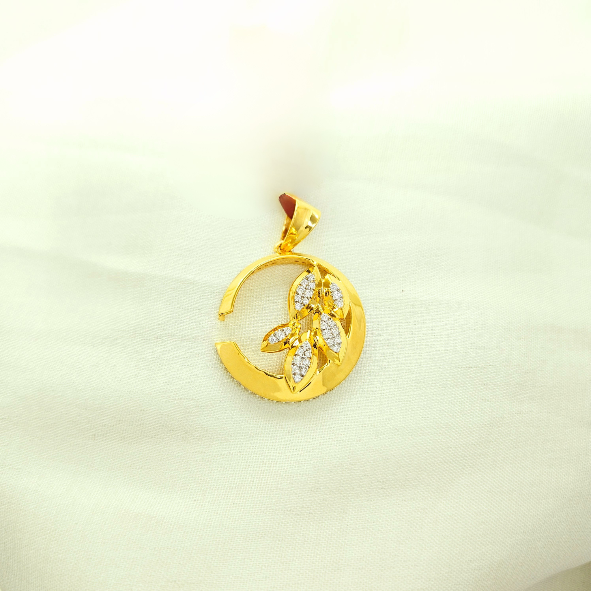 Petalique Pendant
