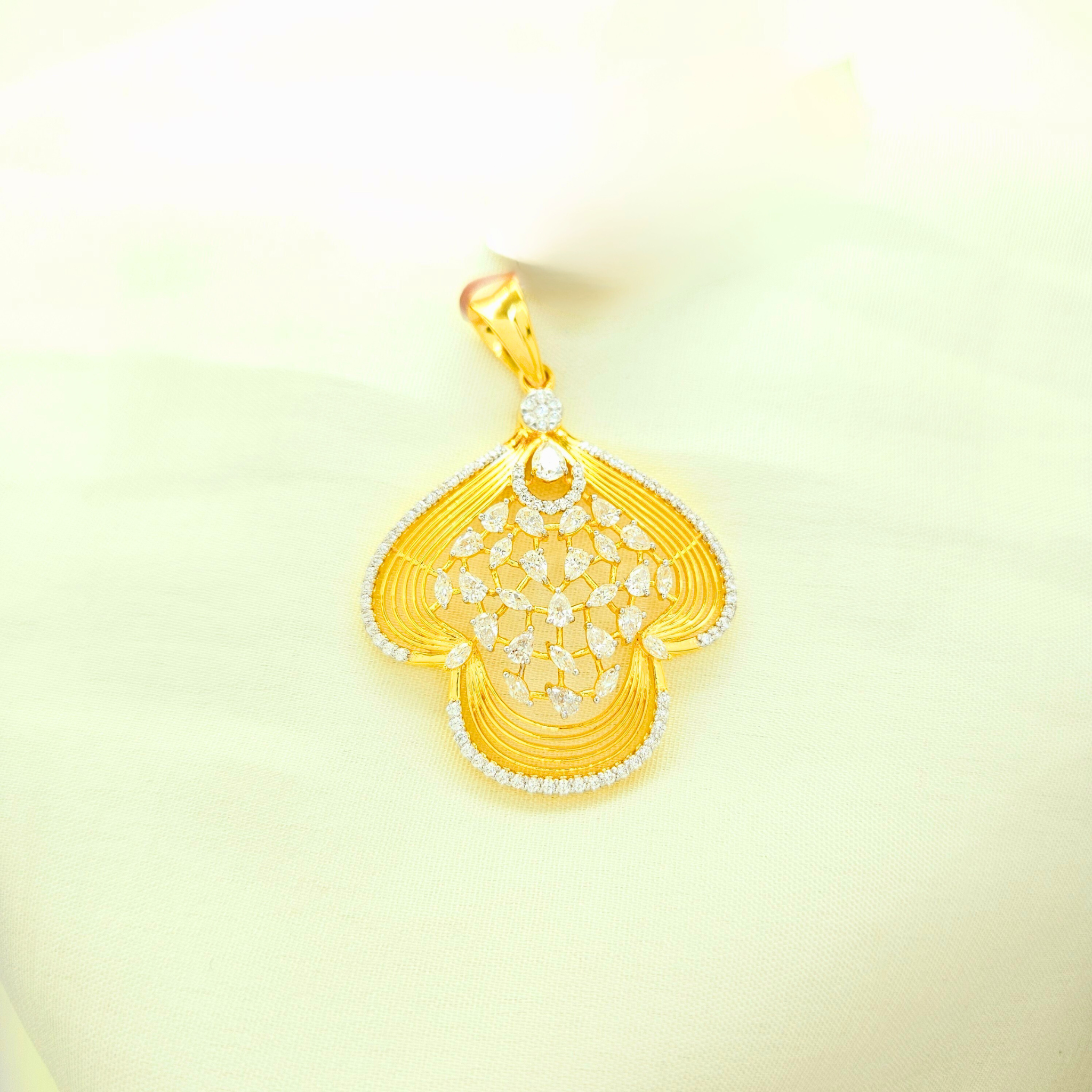 Lunaflora Pendant