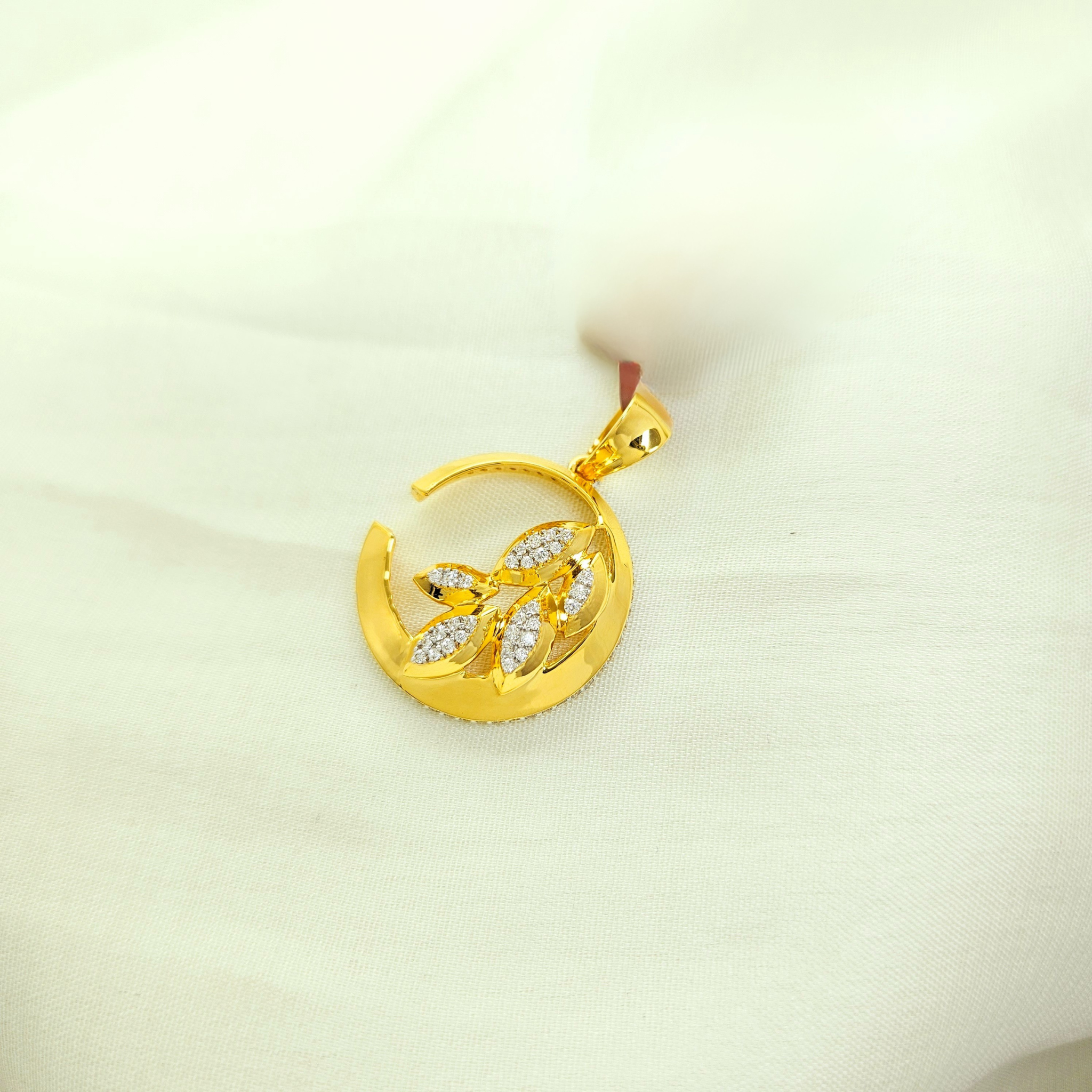 Petalique Pendant
