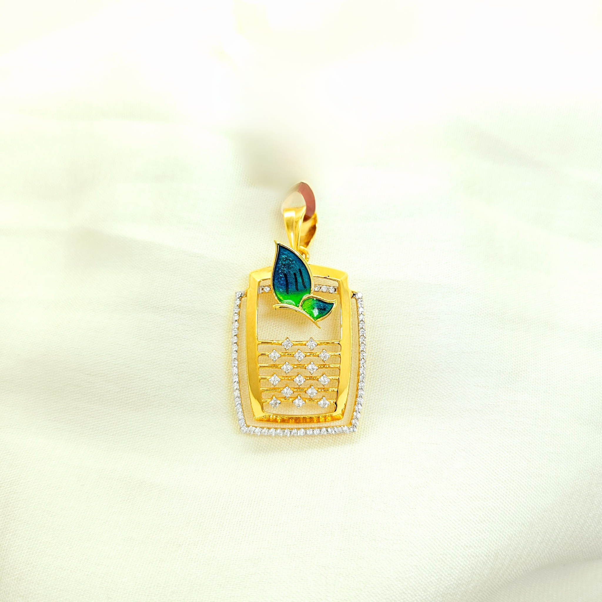 Leafelle Pendant
