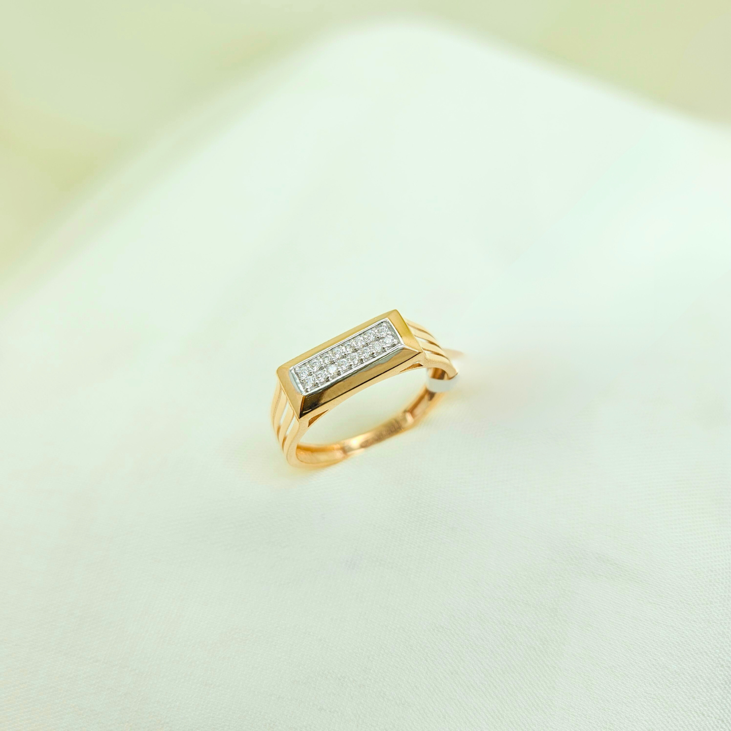 Minusette Ring