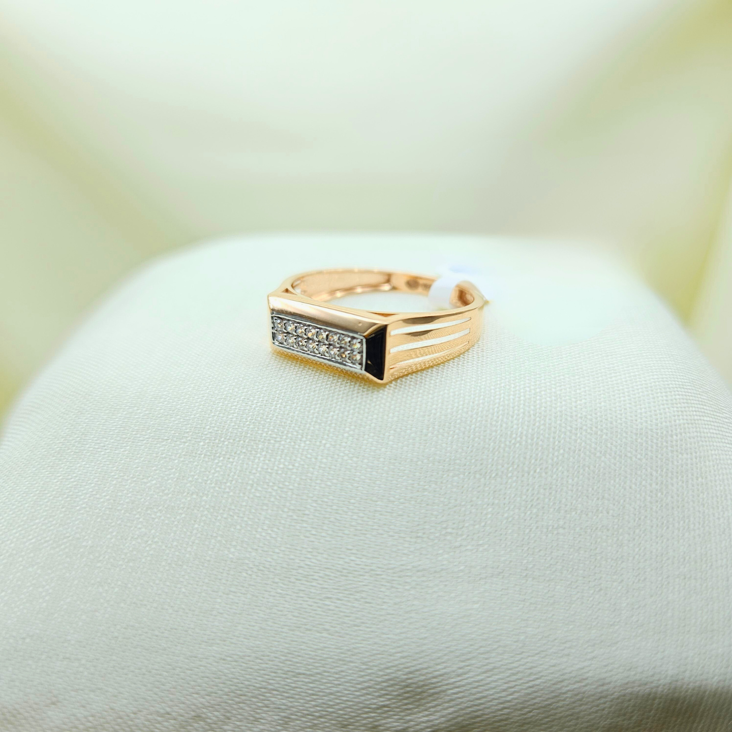 Minusette Ring