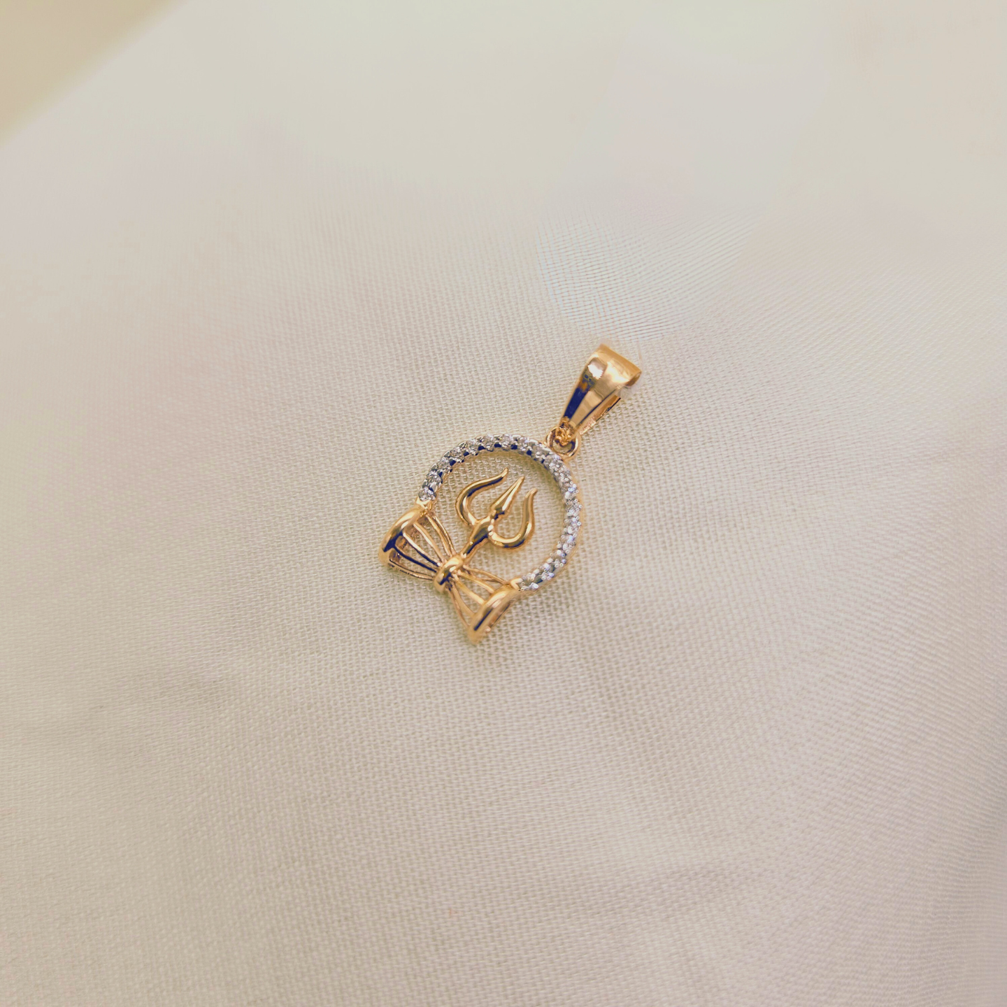 Shivrish Pendant