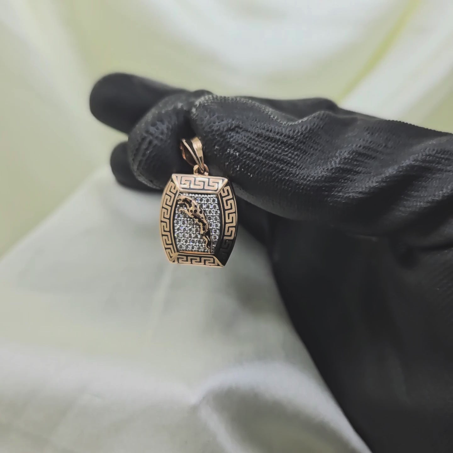 Luxroar Pendant