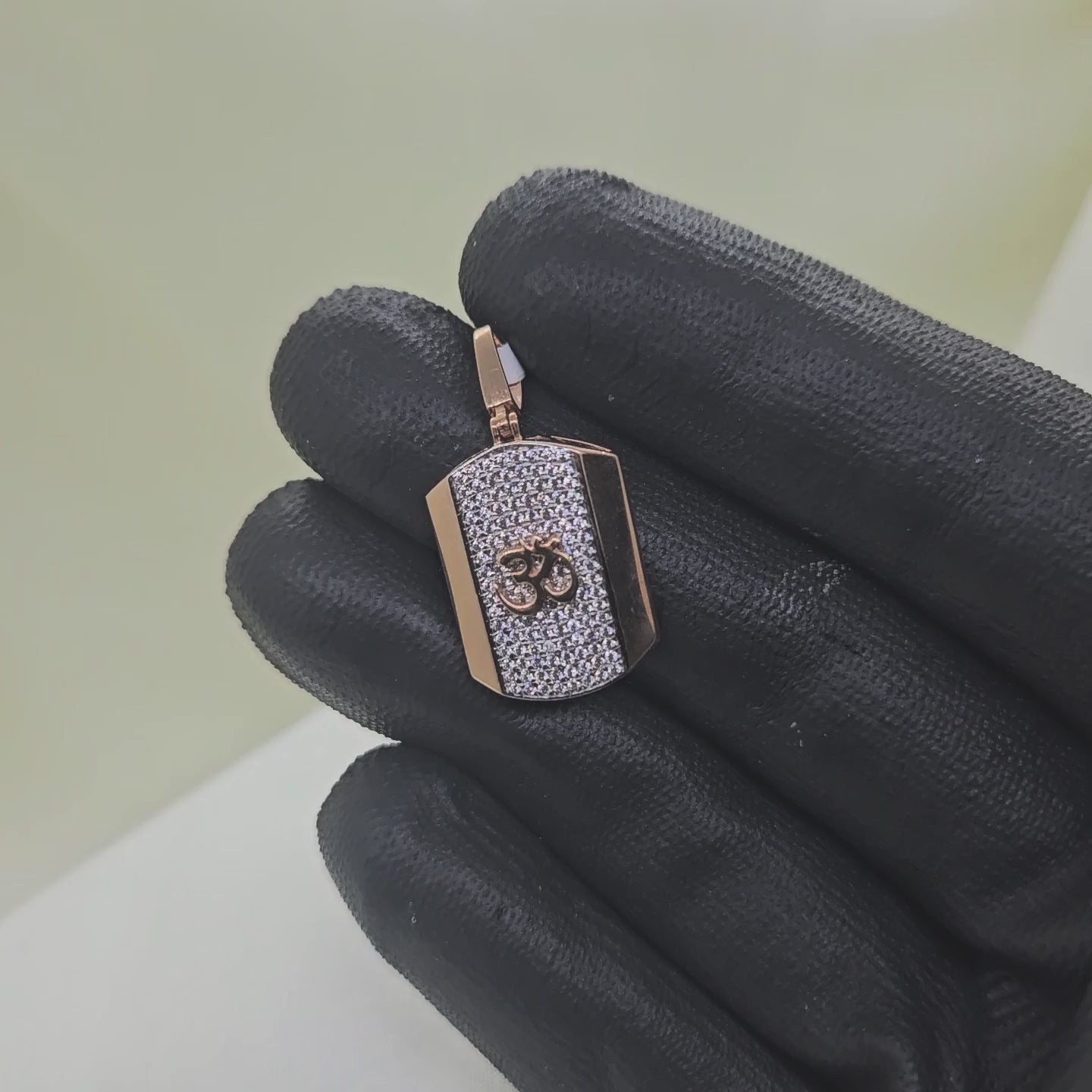 Omdivine Pendant